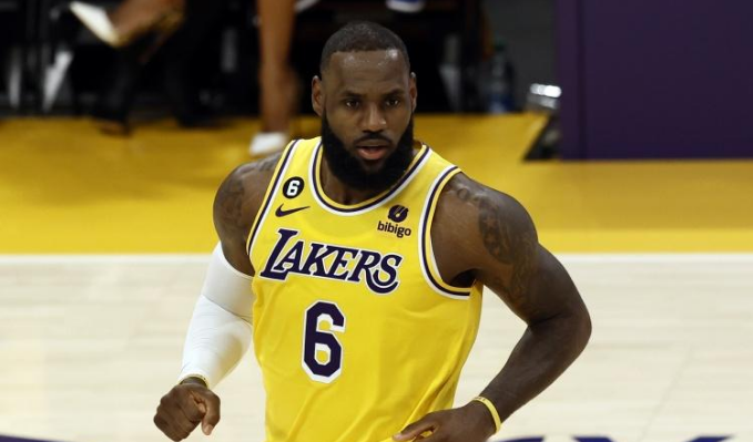 詹姆斯因傷缺席對陣國王是一個關于籃球運動員勒布朗·詹姆斯（LeBron James）因受傷無法參加一場特定的比賽的信息。，具體的情況可能會因時間、地點和詹姆斯的具體傷勢而有所不同。如果是最近的事件，建議查閱最新的新聞報道或訪問相關的體育網(wǎng)站以獲取準確的信息。如果是過去的事件，可能需要查找相關的歷史新聞報道或體育雜志以獲取更多細節(jié)。