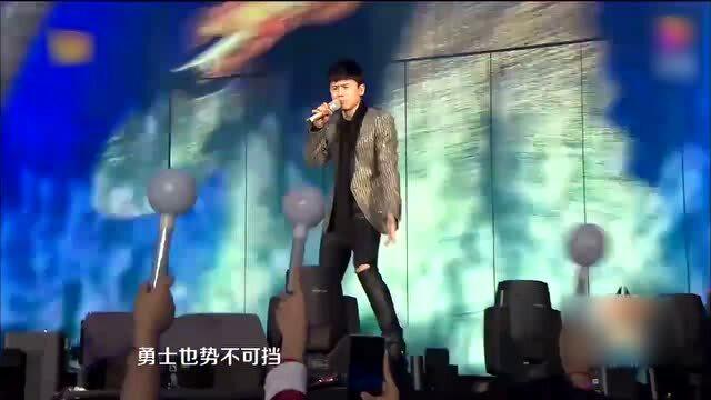 是的，張杰在跨年演唱會上演唱逆戰(zhàn)時，全場觀眾的熱情被點燃，現(xiàn)場氛圍非常熱烈。他的演唱充滿激情，歌曲旋律激昂，讓人們感受到強烈的正能量和戰(zhàn)斗力。這也是張杰的演唱實力和舞臺表現(xiàn)力的體現(xiàn)，讓人們對他的表演印象深刻。