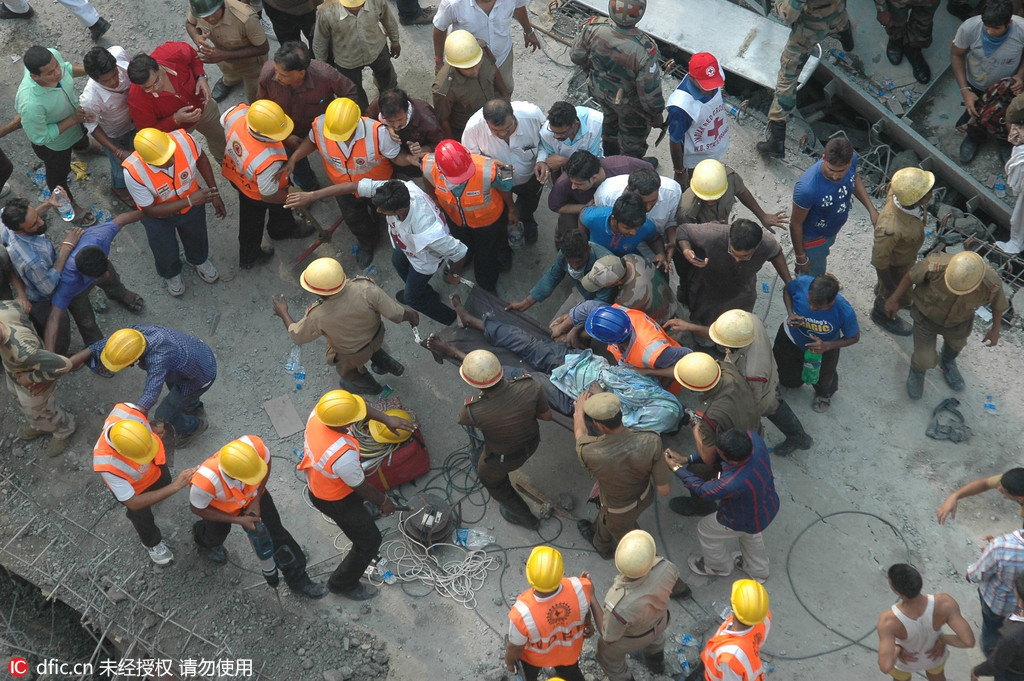 印度一工廠煙囪坍塌 超20人被困廢墟