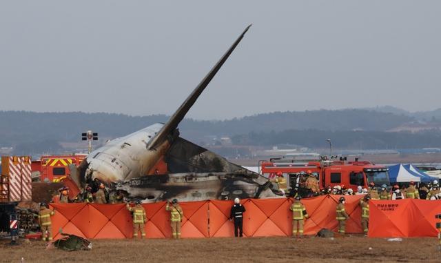 韓國(guó)客機(jī)起火已致62人死亡