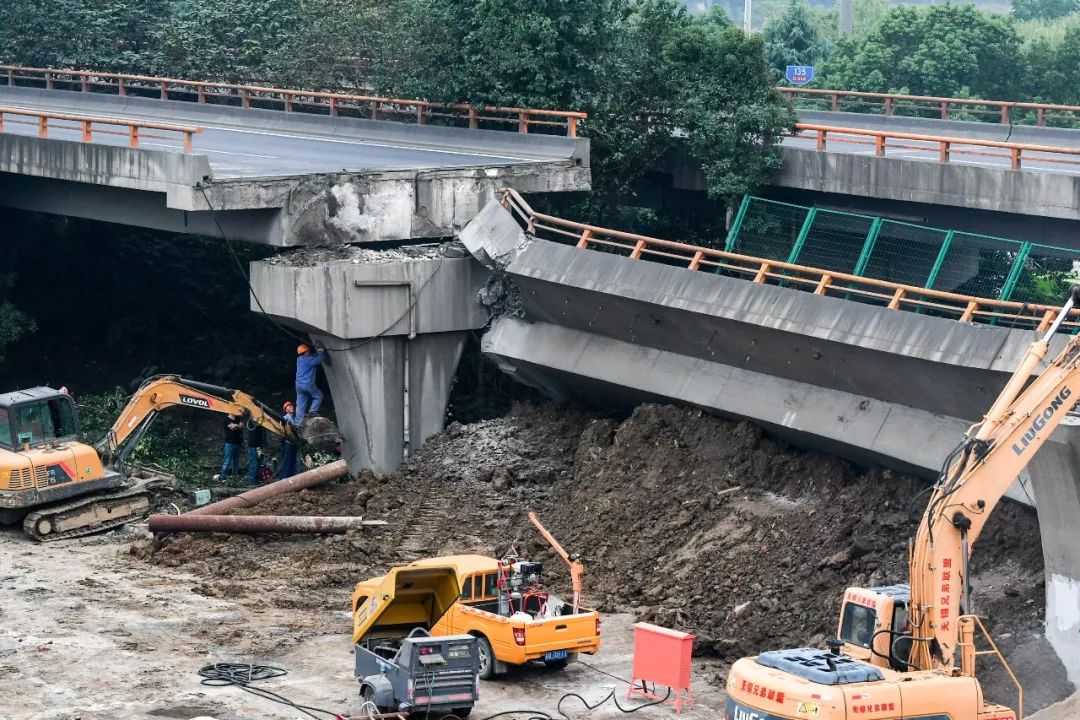 46007小魚(yú)兒主頁(yè)玄機(jī)二站,湖南永州通報(bào)罐車側(cè)翻致泄漏