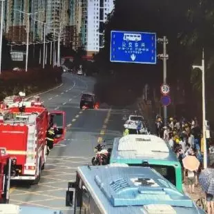 香港二四六天天好開獎(jiǎng)結(jié)果,深圳一商場地下停車場電車自燃