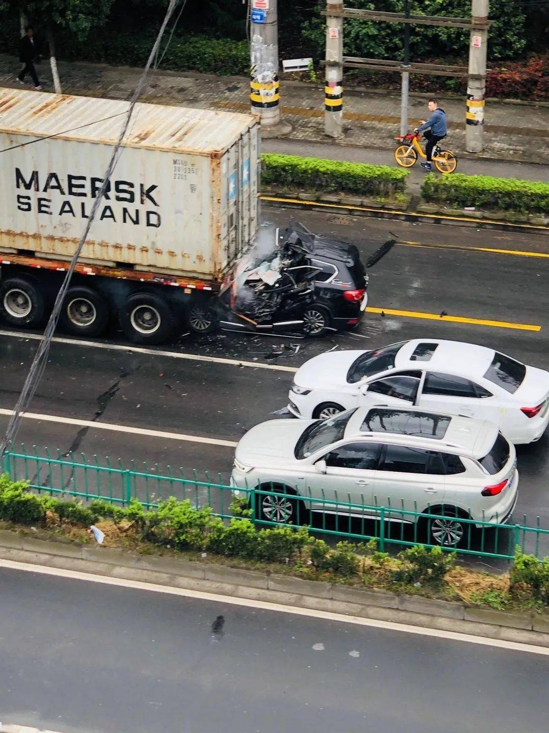 新奧股份招聘,越野車冰面行駛落水 司機不幸身亡