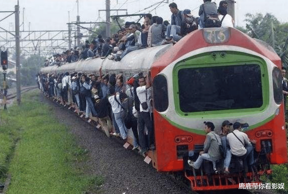 澳門碼神八百圖庫(kù)開(kāi)獎(jiǎng)最快,日本列車撞人致2死 死者疑似中國(guó)人