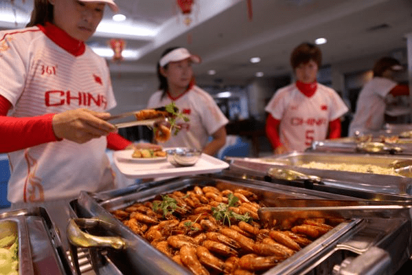 北京國家奧體中心體育場,官方回應食堂給學生吃“狗食桶剩菜”